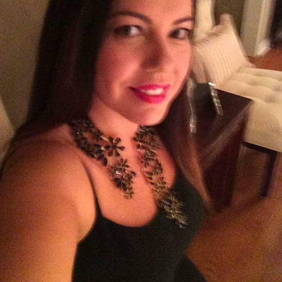 Meet your Posher, Nelia - Picture 1 of 1